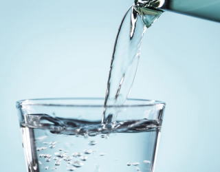 脱水症状の時には水分補給が重要